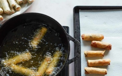 Dùng dầu ăn thế nào để giảm thiểu tác hại của món chiên rán?