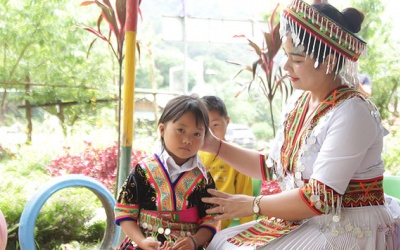 “Gieo” chữ… trên núi