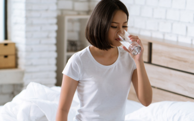Uống nước trước khi đi ngủ: Nên hay không nên?