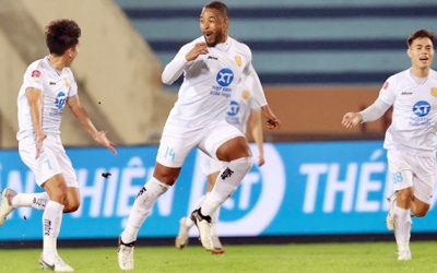 Rafaelson bùng nổ, Thép Xanh Nam Định tiến gần đến ngôi vương