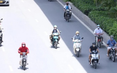 Bắc Bộ ngày nắng, Nam Bộ mưa dông nhiều ngày 