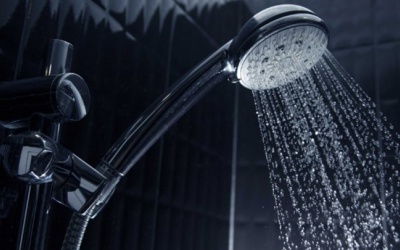 Cảnh báo 4 vấn đề sức khỏe thường gặp khi tắm vòi hoa sen