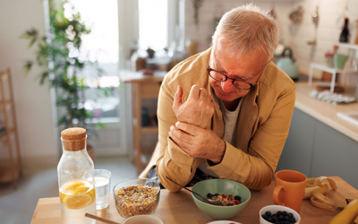 Acid uric máu cao nên uống gì?