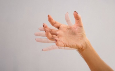 Run tay khi hồi hộp, căng thẳng: Nguyên nhân do đâu?