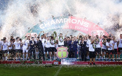 Bóng đá Nam Định lên đỉnh vinh quang sau 39 năm chờ đợi