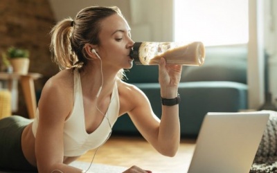 Cần cân nhắc lợi, hại khi dùng thức uống protein