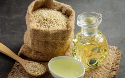 Mẹo giảm vết thâm nám từ dầu mè