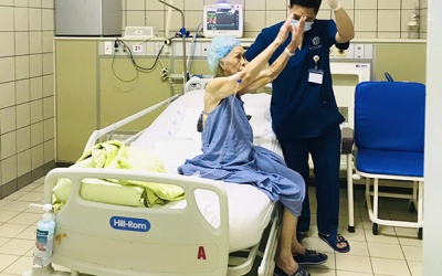 Hồi sinh sự sống cho cụ bà 92 tuổi bị u đại trực tràng, suy kiệt nặng