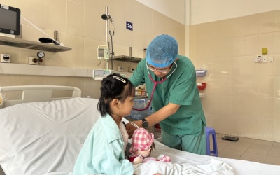 Hồi sinh sự sống diệu kỳ cho bé gái 7 tuổi bị suy tim giai đoạn cuối