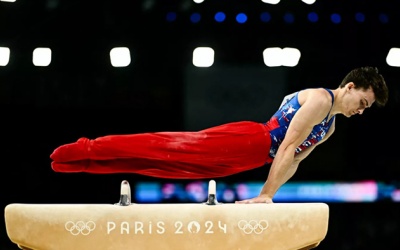 Vận động viên thể dục dụng cụ Olympic mắc 2 bệnh về mắt  