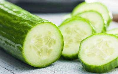 Có nên gọt vỏ dưa chuột và táo không?