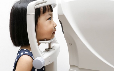 Kiểm tra sức khỏe mắt cho con trước thềm năm học mới