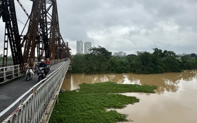 Mưa vẫn bao trùm Bắc Bộ, Hà Nội báo động lũ khẩn cấp