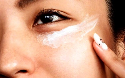 Mẹo chăm sóc vùng da quanh mắt