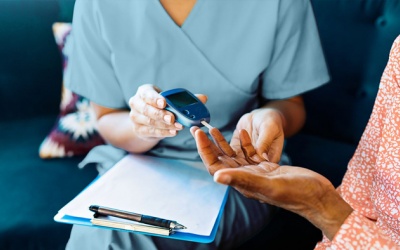 Đái tháo đường: Đường huyết 7,5 mmol/L, HbA1c 6,7% nên điều trị thế nào?