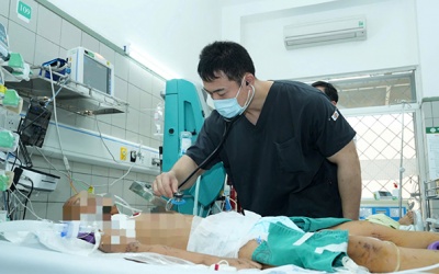 Chuyên gia Nhật Bản hội chẩn cho bé gái 11 tuổi trong vụ sạt lở đất ở Làng Nủ