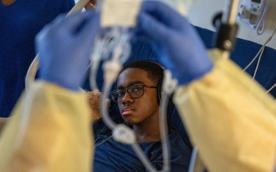 Bệnh nhân đầu tiên được điều trị hồng cầu hình liềm bằng liệu pháp gene