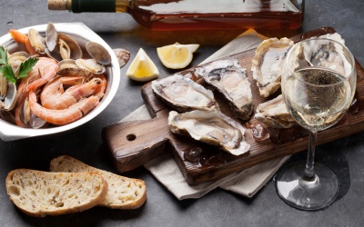 Uống rượu có thể ngăn ngừa ngộ độc thực phẩm không?