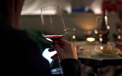 Rượu làm tăng nguy cơ ung thư ở người trẻ