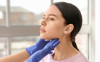 Những thông tin cần biết về mổ u tuyến giáp  