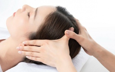 Massage đầu hàng tuần giúp cải thiện sức khỏe não bộ