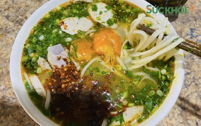 Lạ lùng món cháo... ăn bằng đũa