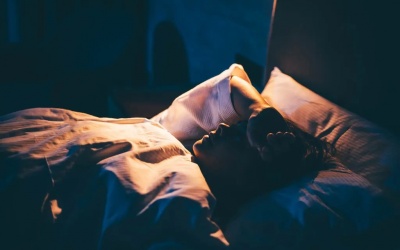 Vì sao bóng đêm làm tăng các triệu chứng trầm cảm?