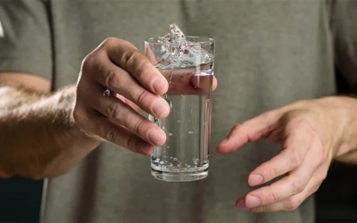 Người cao tuổi bị run tay mỗi khi cầm đồ vật là bệnh gì?