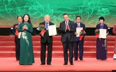 “Công dân Thủ đô ưu tú” 2024: 'Đôi tay vàng' trong phẫu thuật cột sống