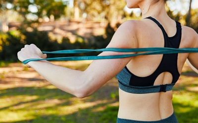 Infographic: Gợi ý các bài tập vai tốt cho chị em phụ nữ