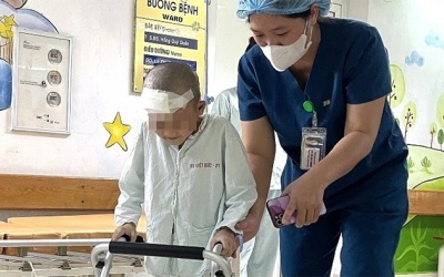 Bé trai 7 tuổi ở Làng Nủ đã được xuất viện