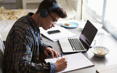 Nghe nhạc liên tục có ảnh hưởng xấu tới sức khỏe không?