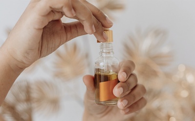 Chăm sóc da khô: Dùng tinh dầu có hiệu quả không?
