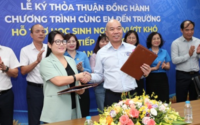 'Viết tiếp ước mơ' cho học sinh nghèo hiếu học