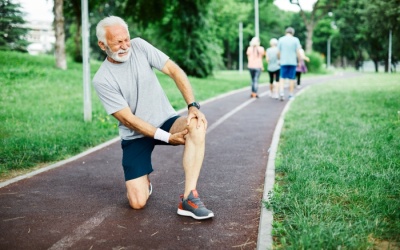Vì sao người già bị đứt dây chằng đầu gối?