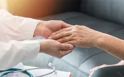 Bị run chân tay, nên đi khám ở đâu?