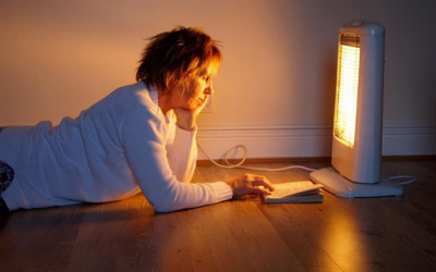 Chuyên gia cảnh báo tác hại khi vừa ngủ vừa bật lò sưởi