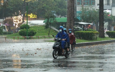 Nam Bộ đón mưa trái mùa, miền Bắc se lạnh