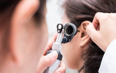 Tai nghe kém có phẫu thuật được không?