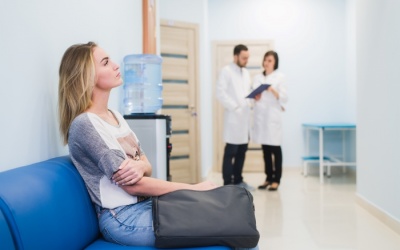 Cách đối phó với cảm giác lo lắng khi chờ đợi kết quả kiểm tra y tế