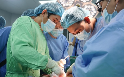 Bé trai 13 tuổi 'hồi sinh' nhờ ghép thận từ người đàn ông 47 tuổi chết não