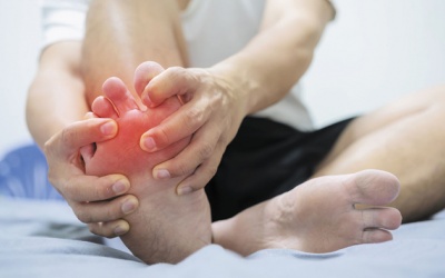 Ngứa chân và tê một bên đùi có phải biến chứng đái tháo đường không?