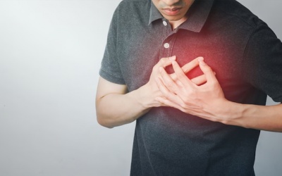 Hở van 3 lá 2/4 hay bị khó thở, đau ngực có sao không?