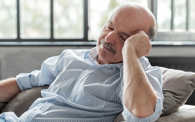 Tại sao nhiều người bệnh Parkinson thường xuyên thấy buồn ngủ?