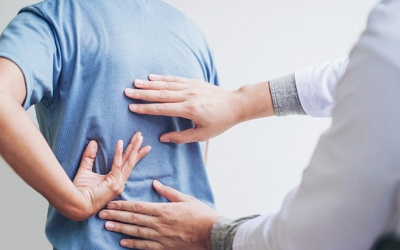 8 dấu hiệu cảnh báo thoát vị đĩa đệm lưng