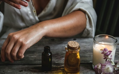 Tinh dầu massage giúp giảm đau cơ bắp