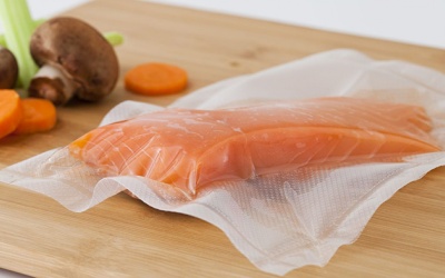 Cá đông lạnh hút chân không nên rã đông thế nào?