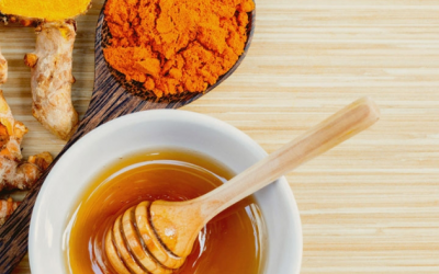 Infographic: Có nên dùng nghệ kết hợp với mật ong?