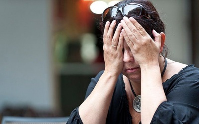 Run tay, toát mồ hôi khi đứng trong đám đông là do đâu?