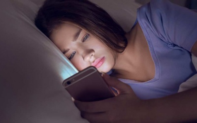 Thêm lý do không nên xem điện thoại trước giờ ngủ